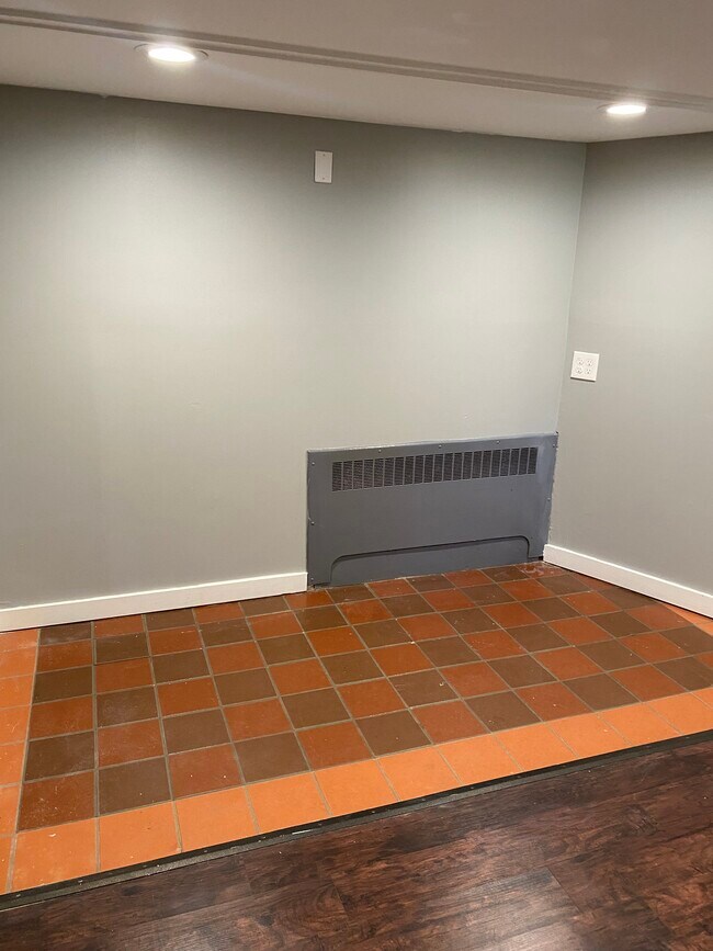 Comedor - 80 Lowell St