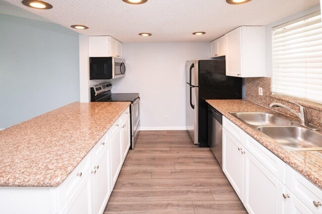 Building Photo - 6347 La Costa Dr