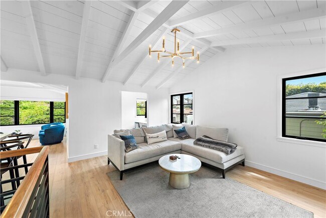 Foto del edificio - 370 Nyes Pl