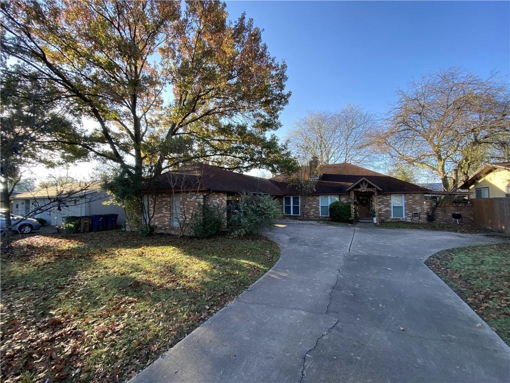 Primary Photo - 3307 Whitepine Dr