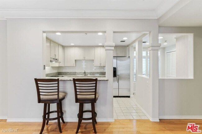 Foto del edificio - 3 br, 3 bath Condo - 11737 Goshen Ave Apt 201