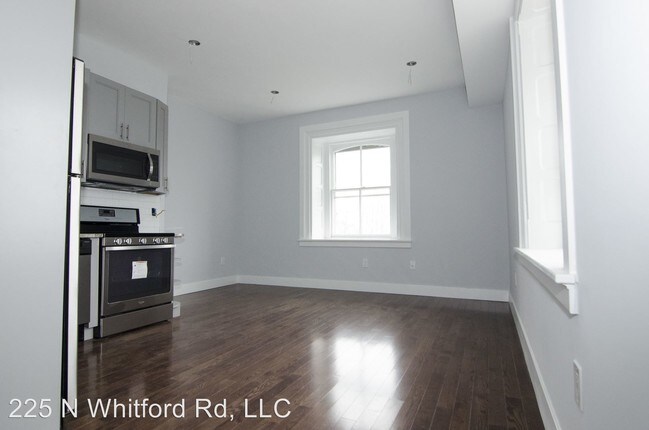 Foto del edificio - 225 N Whitford Rd