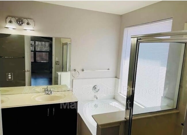 Foto del edificio - 15004 Antique Finish Dr