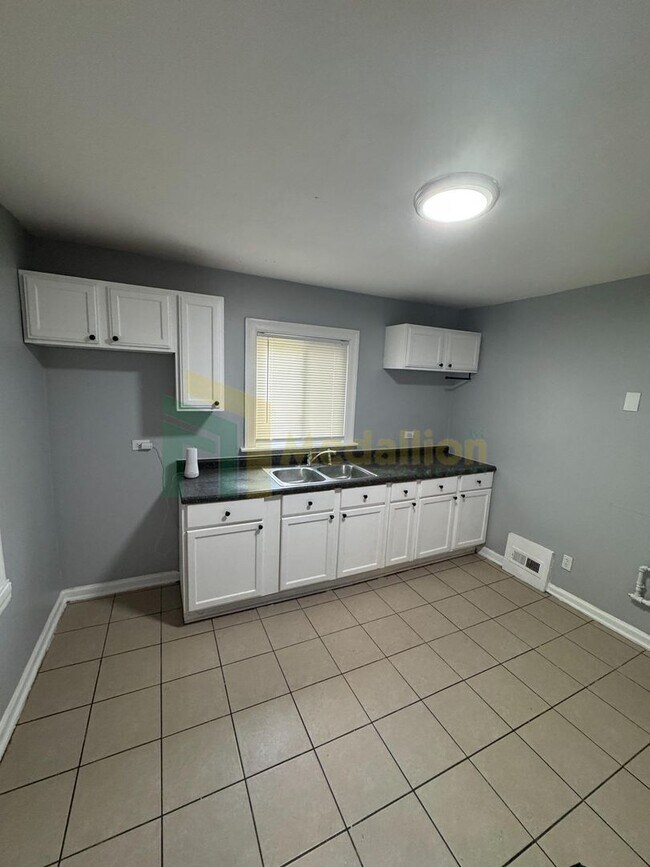 Foto del edificio - Stylish 4BR/2BA Home with Modern Updates &...
