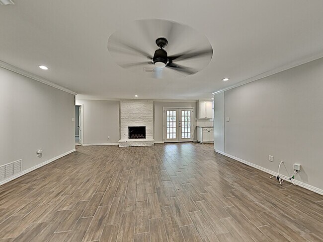 Building Photo - 8025 Westvale Dr