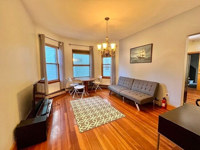 Building Photo - 558 Washington St