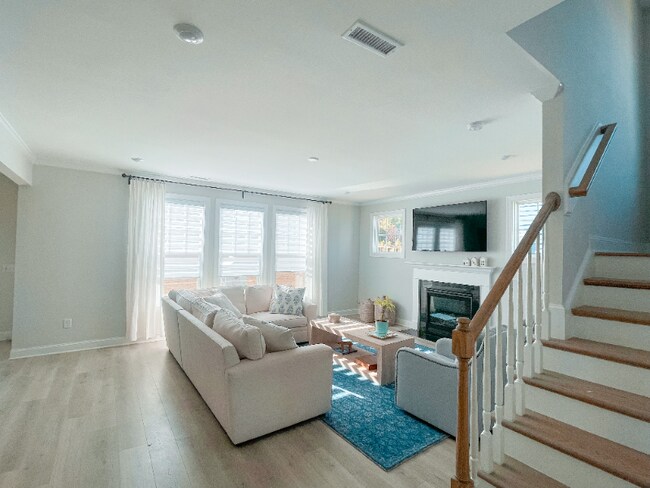 Foto del edificio - 121 Sweet Briar Ln