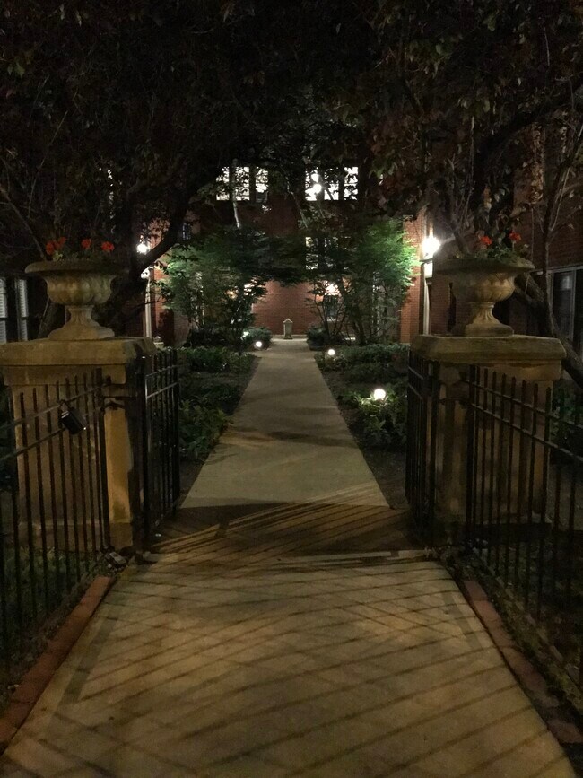 Entry - 1323 W Addison St