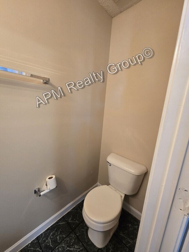 Foto del edificio - Spacious three bedroom home in the Northeast