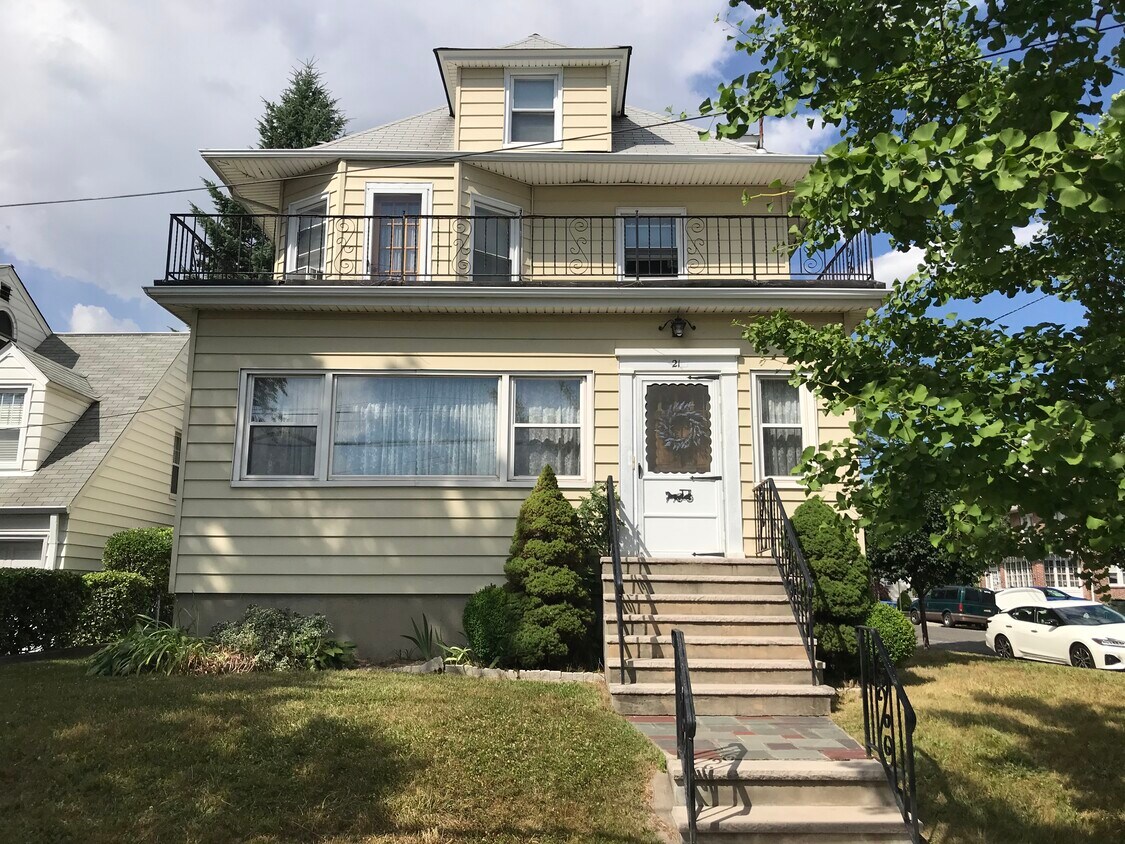 21 Barrows Ave, Rutherford, NJ 07070 Room for Rent in Rutherford, NJ