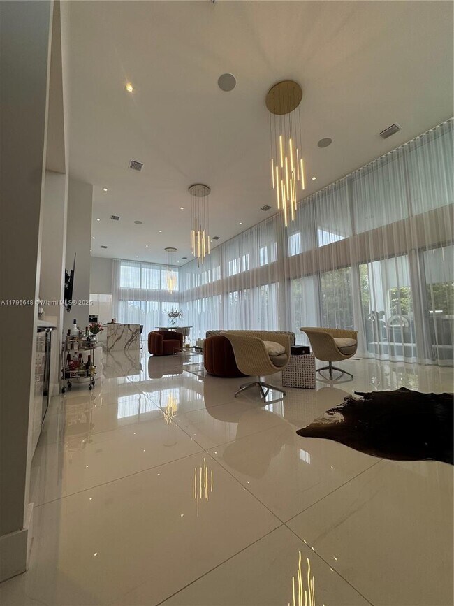 Foto del edificio - 16639 Botaniko Dr N