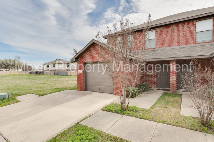 Primary Photo - Marvelous 2 story duplex in Arlington!