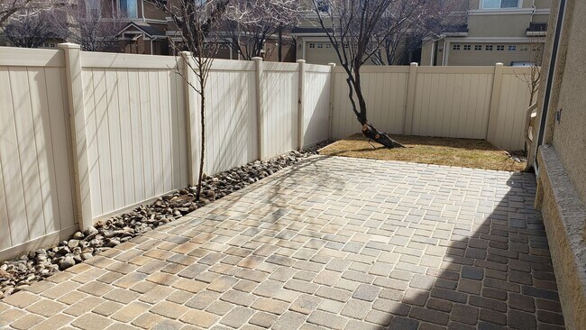 Foto del edificio - PRICE JUST REDUCED, ONLY $2,400 PER MONTH WITH A MOVE IN SPECIAL OF 1/2 OFF THE 1ST MONTH RENT FO...