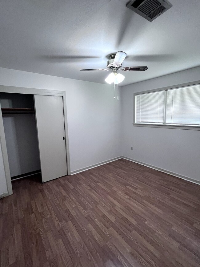 Building Photo - 3022 Wilshire Dr