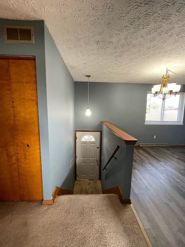 Foto del edificio - Two bedroom one bathroom apartment for rent