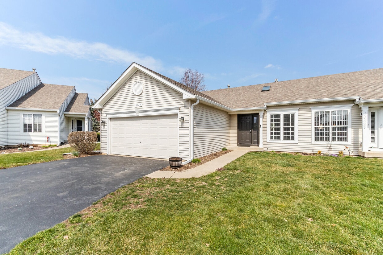 1361 Chestnut Cir, Yorkville, IL 60560 Condo for Rent in Yorkville