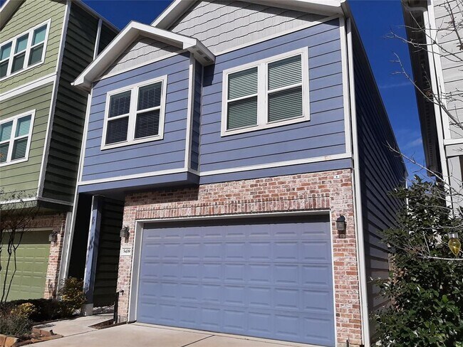 Building Photo - 5439 Camaguey St