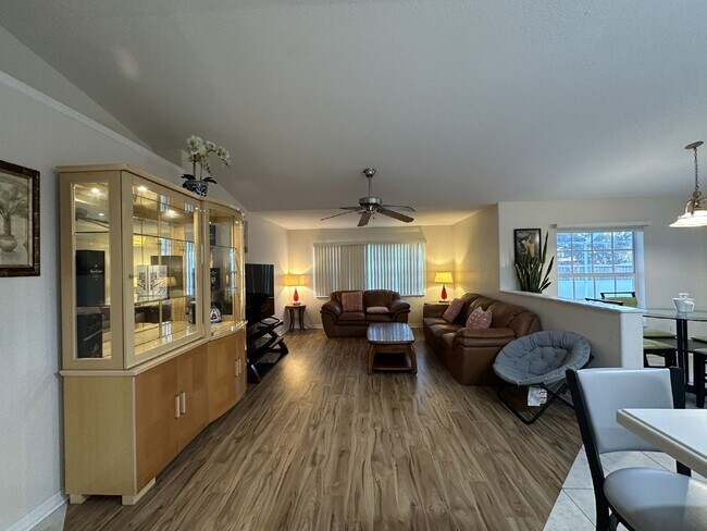 Foto del edificio - Convenient to shopping, I-75 and more