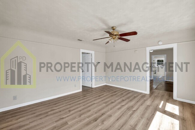Foto del edificio - Charming 3-Bedroom Home for Rent