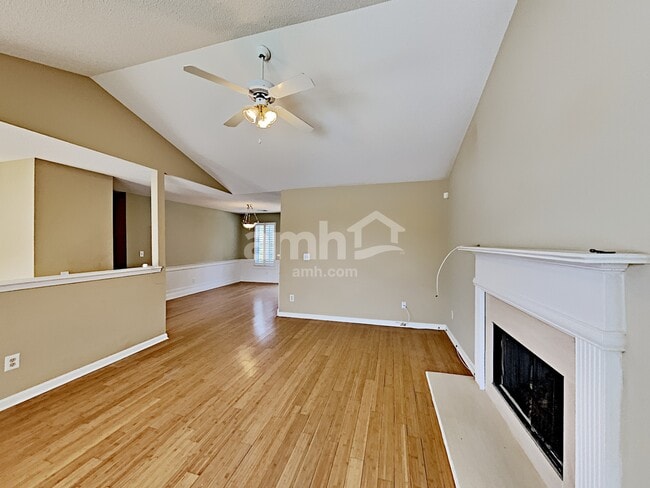 Building Photo - 4224 Zephyrhills Dr NW