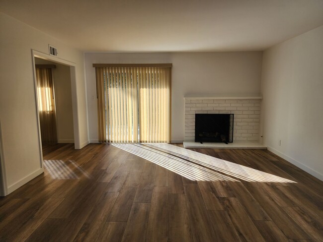 Building Photo - 3 Bed, 2 Bath Single Story Home - 8042 Tay...