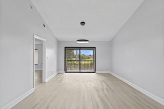 Building Photo - 350 Club Cir