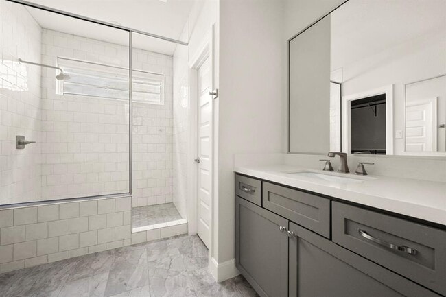 Building Photo - 2810 Grand Fountains Dr