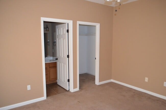 Foto del edificio - San Luis 3 Bedroom 2 Bath Home with 2-Car ...
