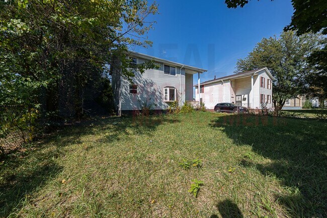 Foto del edificio - 5 bd, 2 ba, 1,548 Sq. Ft.