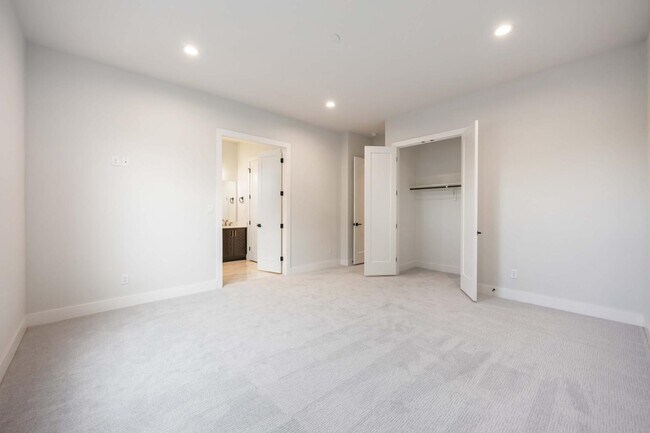 Foto del edificio - 6124 Campo Vista Dr