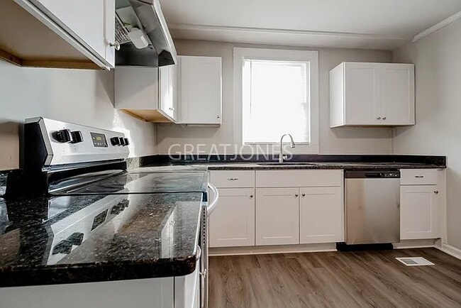 Building Photo - 309 H St