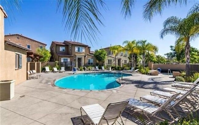 Building Photo - Charming Cul-De-Sac Home with Dual Primary...