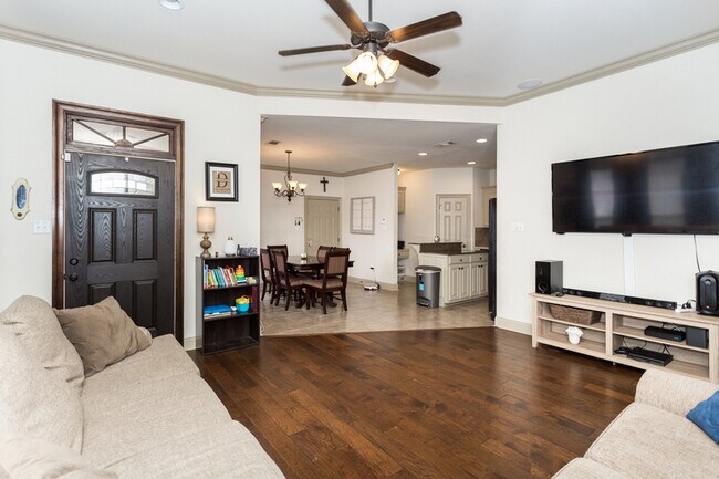 Foto del edificio - 735 Fall Creek Drive