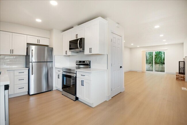 Building Photo - 10178 Alpine Dr