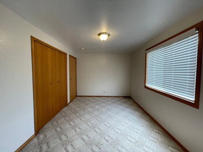 Foto del edificio - 1399 Chickadee Ct