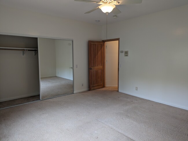 Building Photo - 9320 Hartman Way