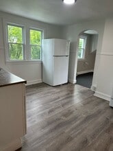 Building Photo - 255 Blakeslee St