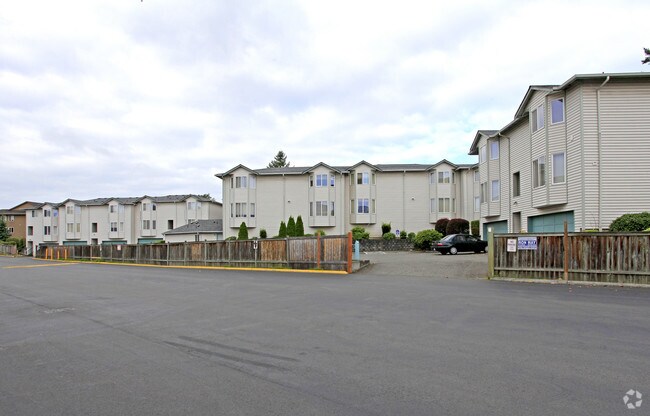 Building Photo - Burgandy Townhomes