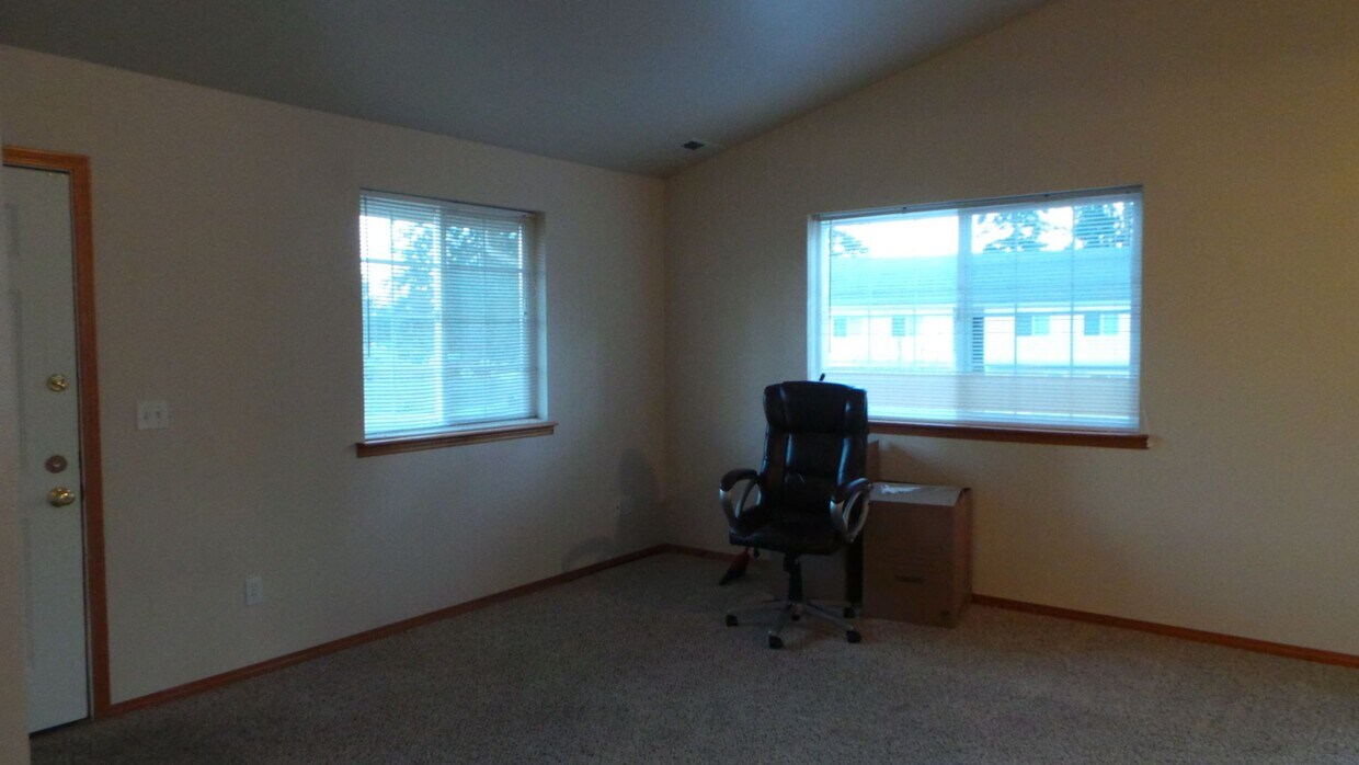 1210 NW Elwha St Unit 201, Oak Harbor, WA 98277 Room for Rent in Oak