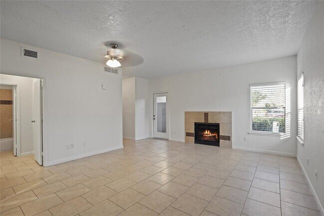 Building Photo - 2021 Spenwick Dr