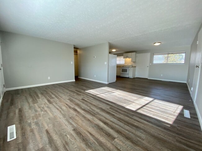 Building Photo - 301 Ives Ln