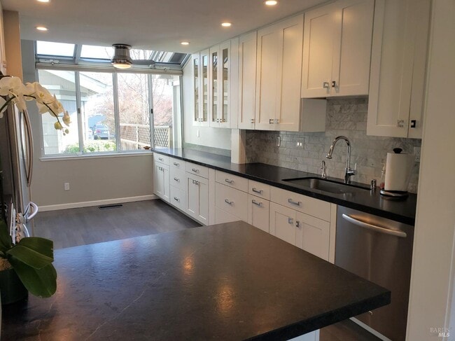 Building Photo - 6 Narragansett Cove