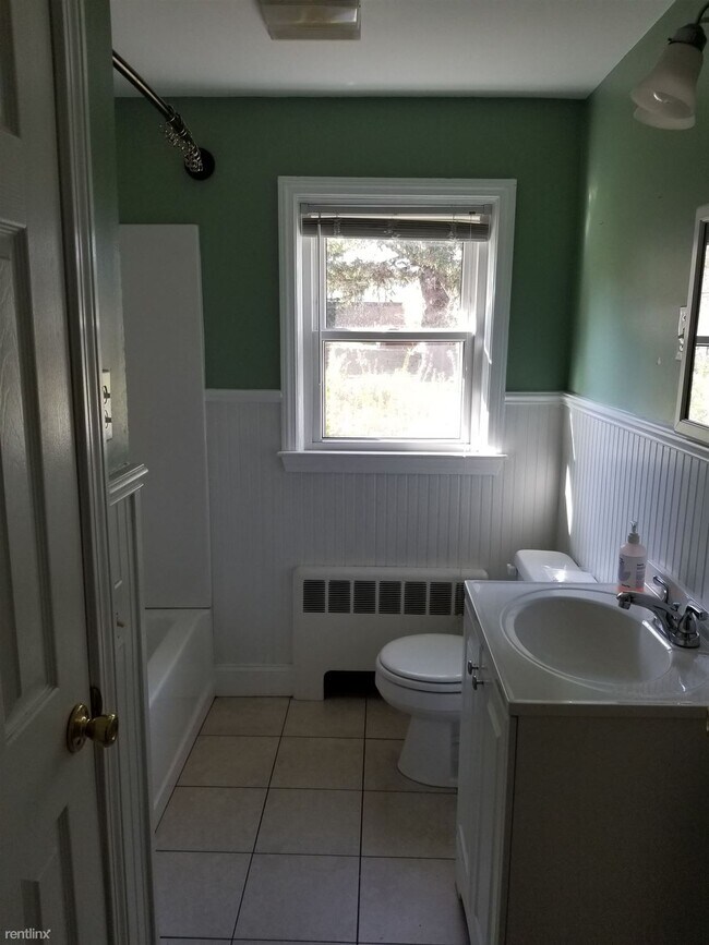 Building Photo - 3 br, 1.5 bath House - 26 Middle Hwy