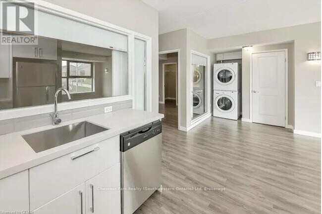 Photo du bâtiment - 1291 Gordon St