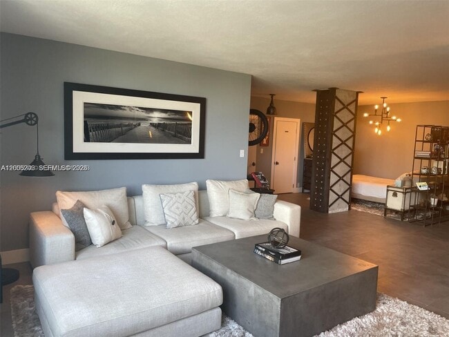 Building Photo - 1000 West Ave