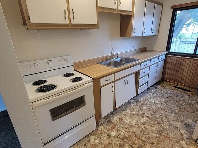 Building Photo - Charming 2-Bedroom Home for Rent