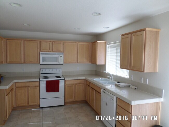 Foto del edificio - 3 Bedroom, 2 Bathroom Home with a 2 Car Ga...