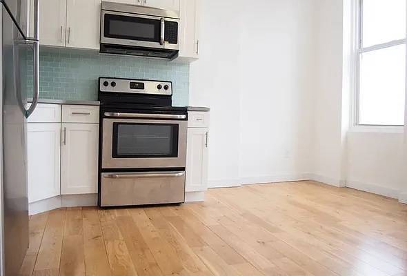 Building Photo - 72-14 69th Pl