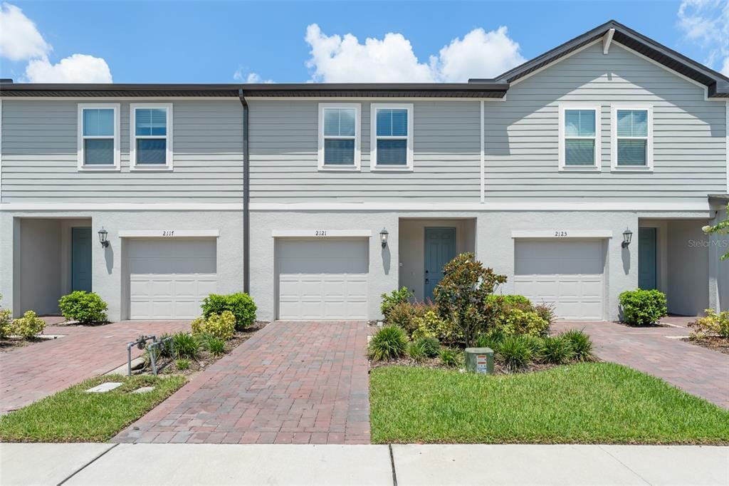 Foto principal - 2121 Crape Jasmine Ln