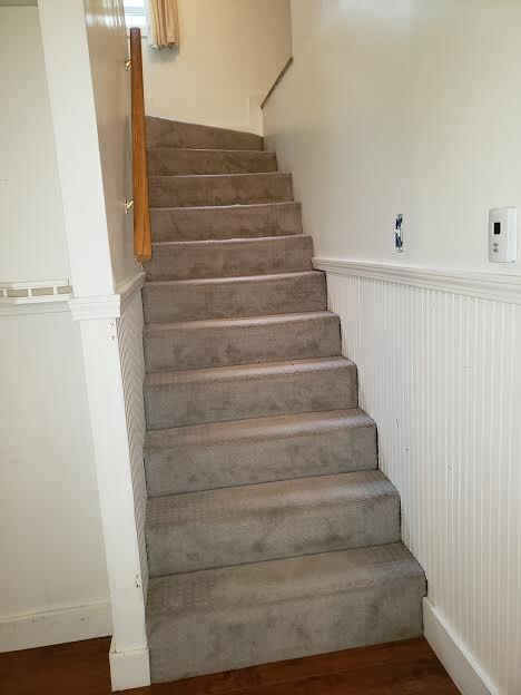 Stairway to upstairs bedroom - 93 Ledgewood Dr